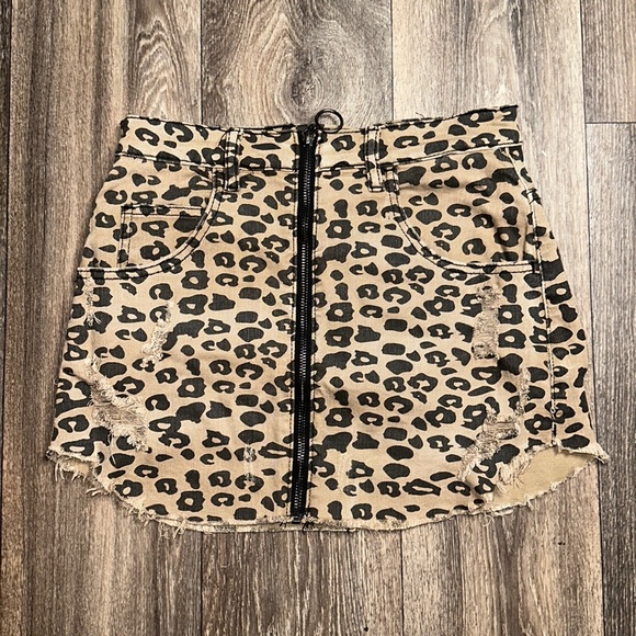 Cheetah Zipper Skirt - Picture 1 of 6